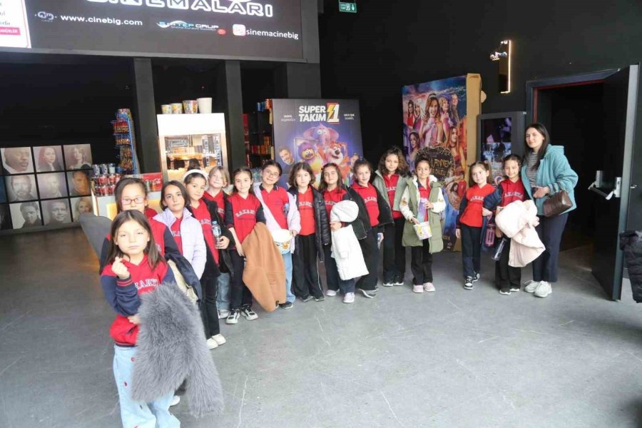 23 Nisan Yıldızlarına Sinema Sürprizi