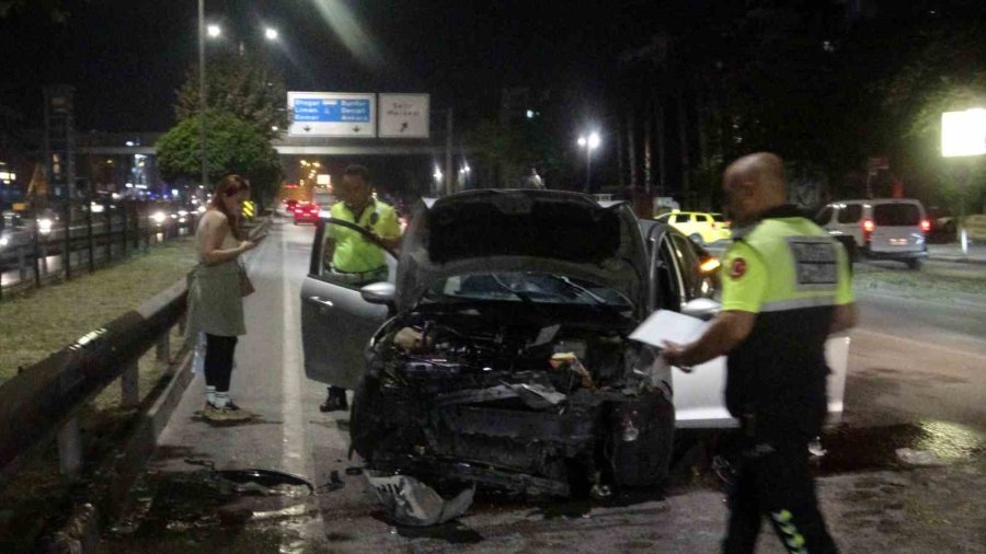 Aracın Hurdaya Döndüğü Kazayı Burnu Bile Kanamadan Atlattı
