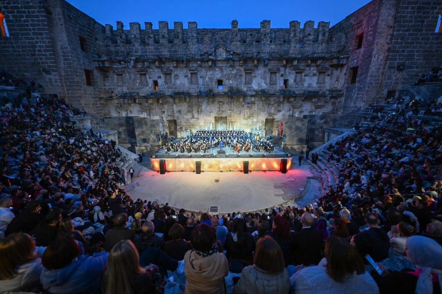 Aspendos’ta "kökten Geleceğe Maarif Yolcuları" Konserine Yoğun İlgi