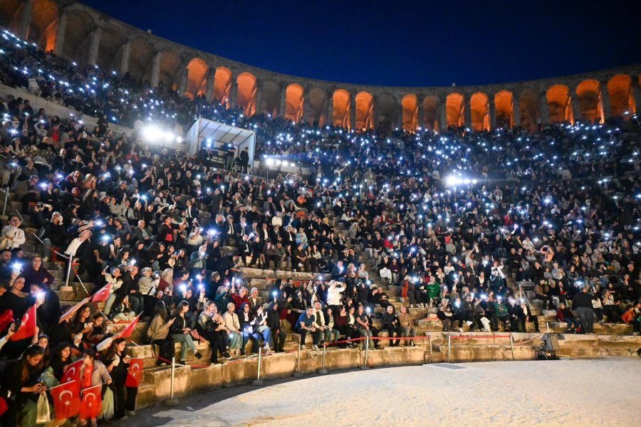 Aspendos’ta "kökten Geleceğe Maarif Yolcuları" Konserine Yoğun İlgi