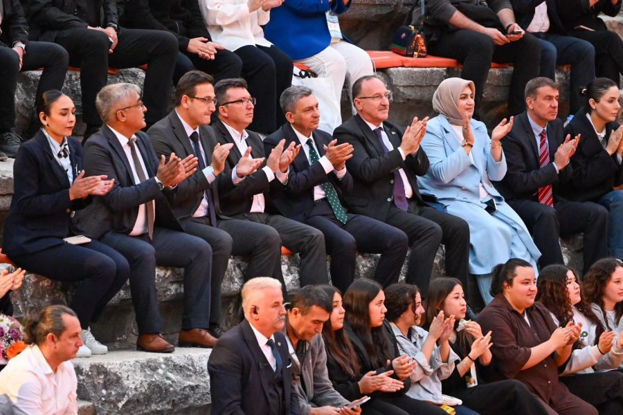 Aspendos’ta "kökten Geleceğe Maarif Yolcuları" Konserine Yoğun İlgi