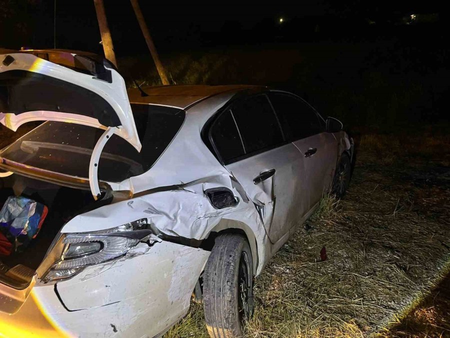 Antalya’da Kontrolden Çıkan Otomobil Park Halindeki Araçları Hurdaya Çevirdi: 4 Yaralı