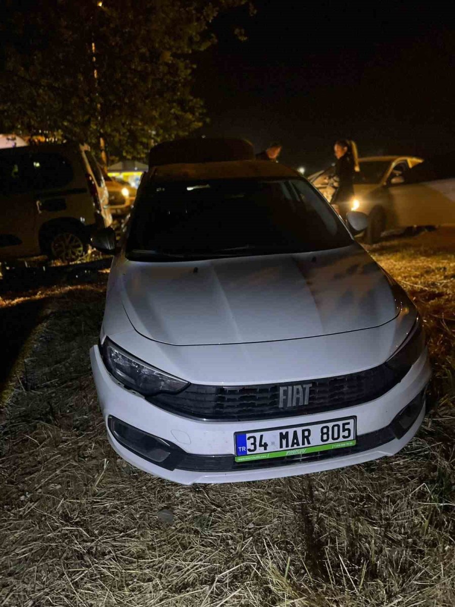 Antalya’da Kontrolden Çıkan Otomobil Park Halindeki Araçları Hurdaya Çevirdi: 4 Yaralı