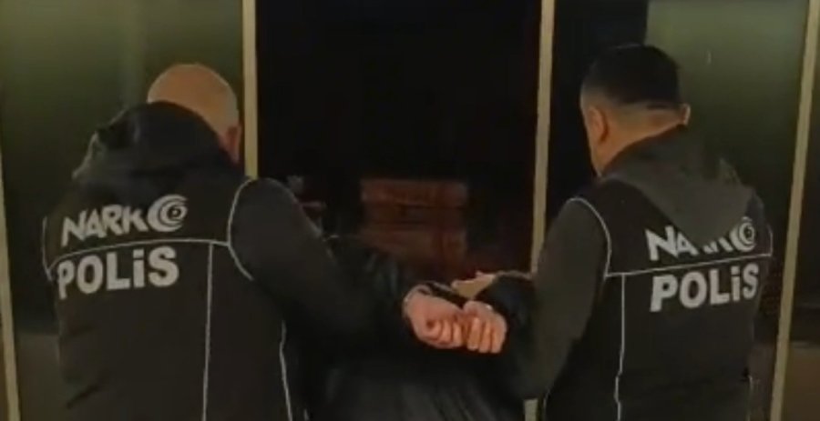 Kırmızı Bültenle Aranan Uyuşturucu Baronu Mersin’de Yakalandı