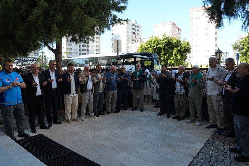 Anamurlu Hacı Adayları, Dualarla Kutsal Topraklara Uğurlandı