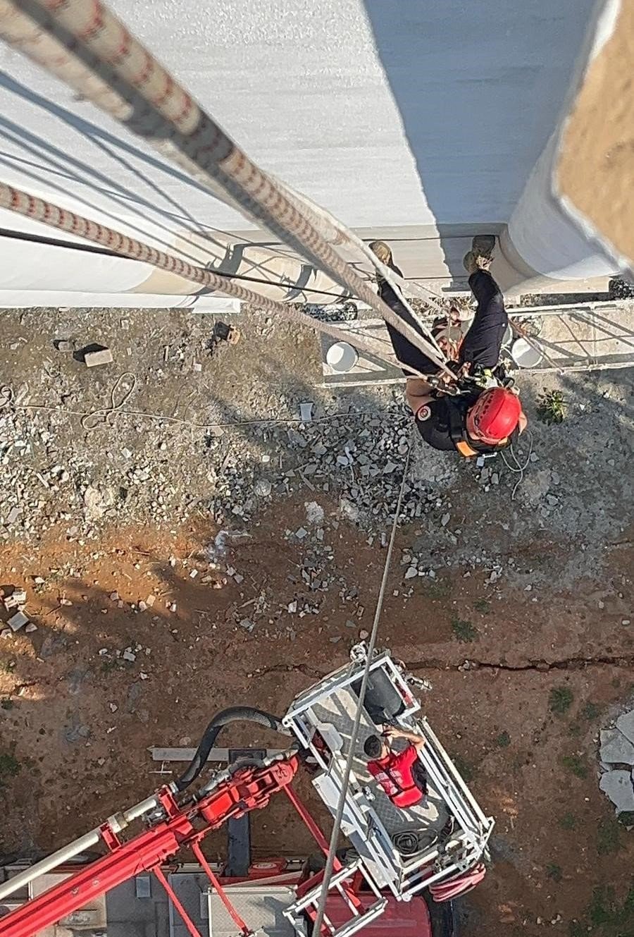 İskele Düştü İşçiler Halatta Asılı Kaldı