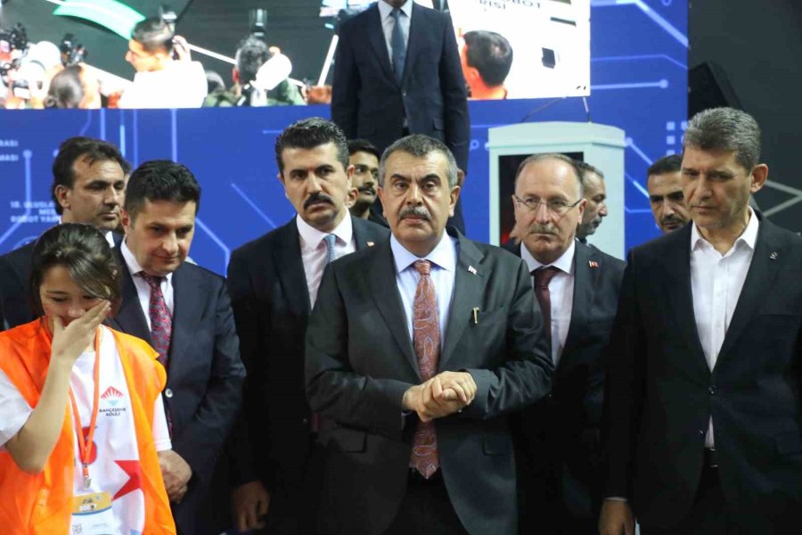 Bakan Tekin: "100 Ortaöğretim Öğrencisinin 43’ü Mesleki Eğitime Kayıt Yaptırdı"