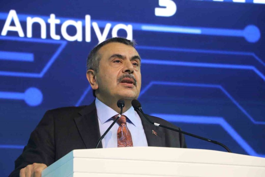Bakan Tekin: "100 Ortaöğretim Öğrencisinin 43’ü Mesleki Eğitime Kayıt Yaptırdı"