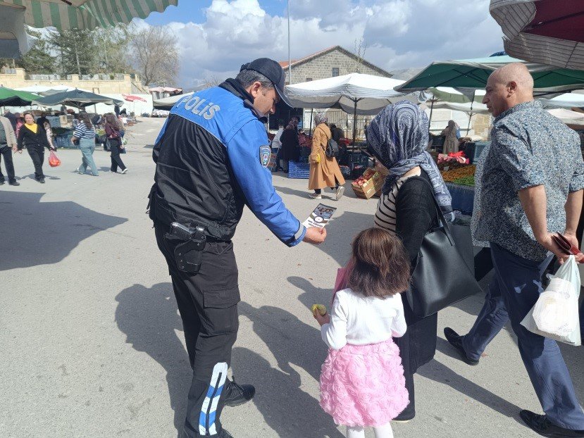Niğde’de Öğrencilere Güvenlik Eğitimi, Vatandaşlara Dolandırıcılık Uyarısı Yapıldı