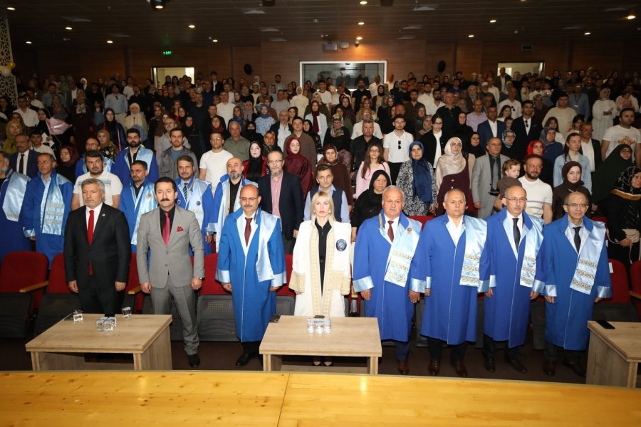 Akdeniz Üniversitesi’nde Mezuniyet Coşkusu İlahiyat Fakültesi İle Başladı