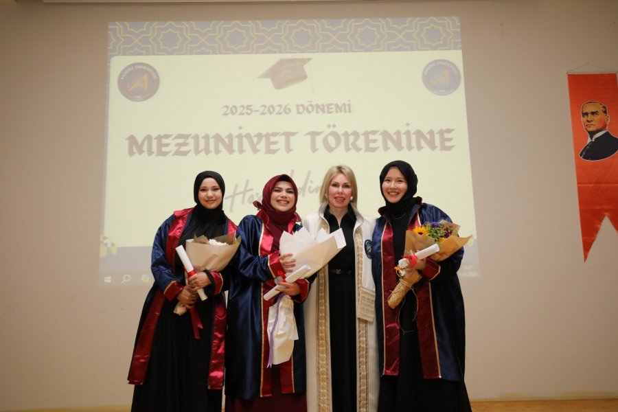 Akdeniz Üniversitesi’nde Mezuniyet Coşkusu İlahiyat Fakültesi İle Başladı