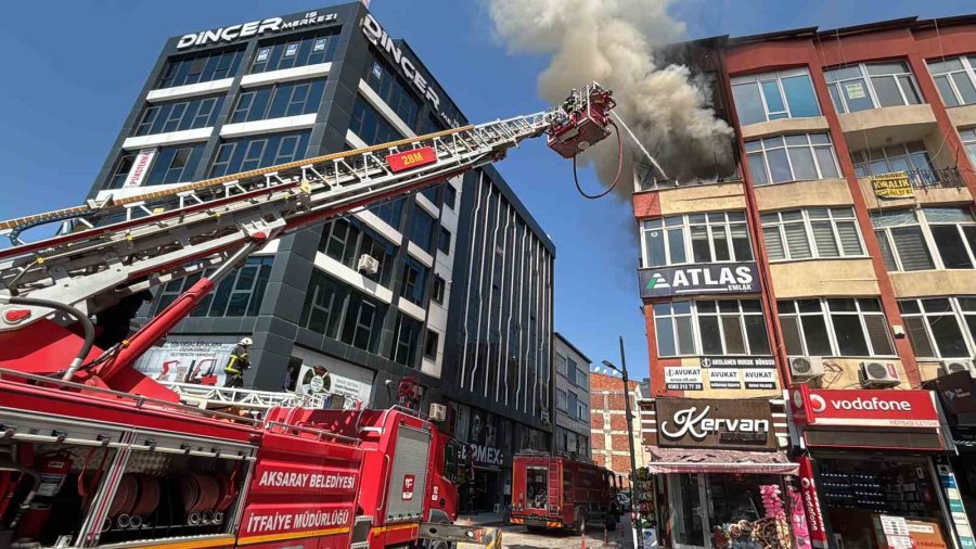 Aksaray’da Korkutan Yangın, Daire Alev Alev Yandı