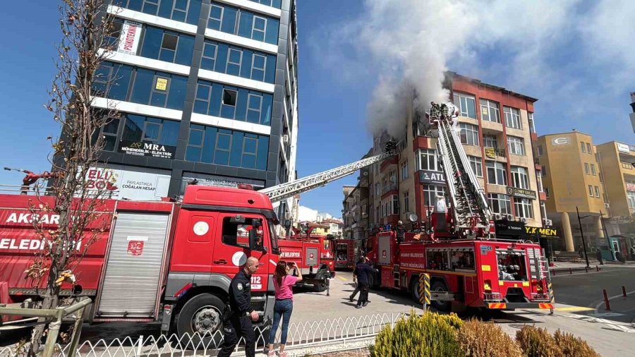 Aksaray’da Korkutan Yangın, Daire Alev Alev Yandı
