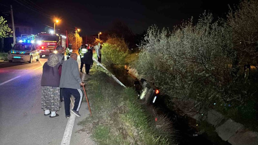 Aksaray’da Sulama Kanalına Düşen Araç Ekipleri Alarma Geçirdi