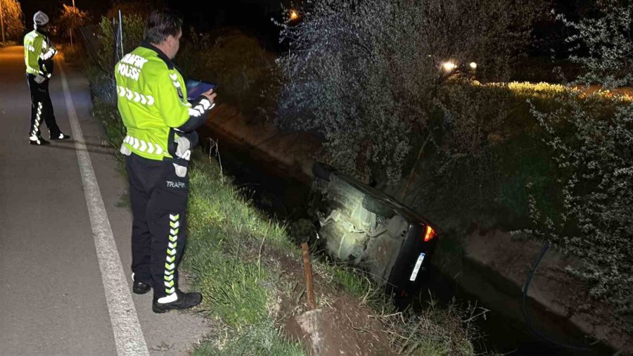 Aksaray’da Sulama Kanalına Düşen Araç Ekipleri Alarma Geçirdi