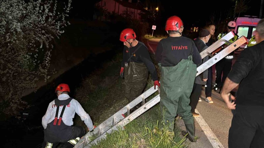 Aksaray’da Sulama Kanalına Düşen Araç Ekipleri Alarma Geçirdi