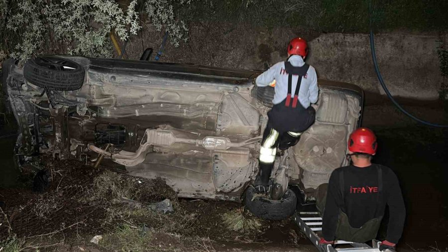 Aksaray’da Sulama Kanalına Düşen Araç Ekipleri Alarma Geçirdi