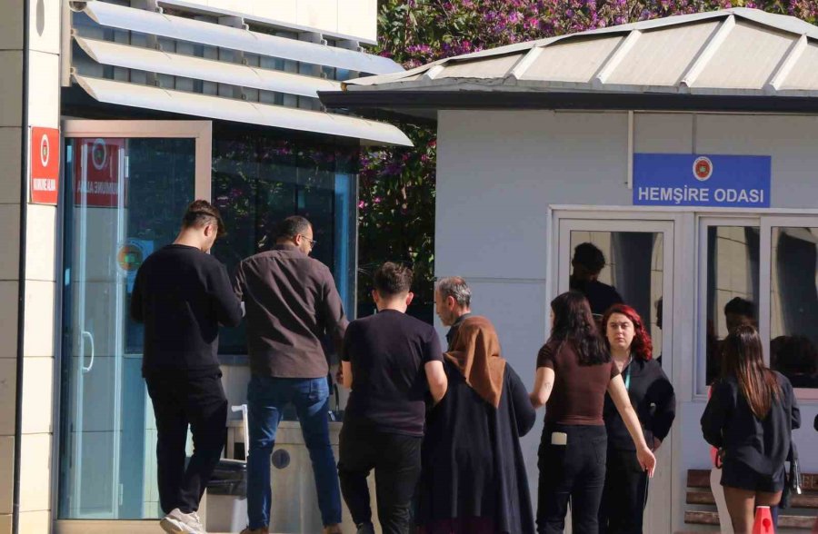 Kübra’yı Hayattan Koparanlar, Sosyal Medya Hesabına Girip Yaşıyor Süsü Vermiş