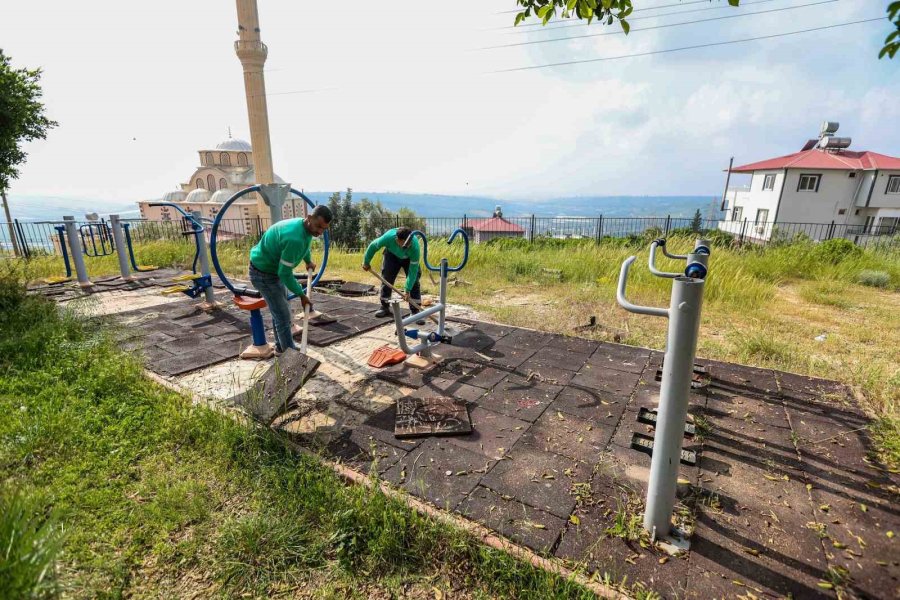 Mezitli’de Parklar Yenileniyor