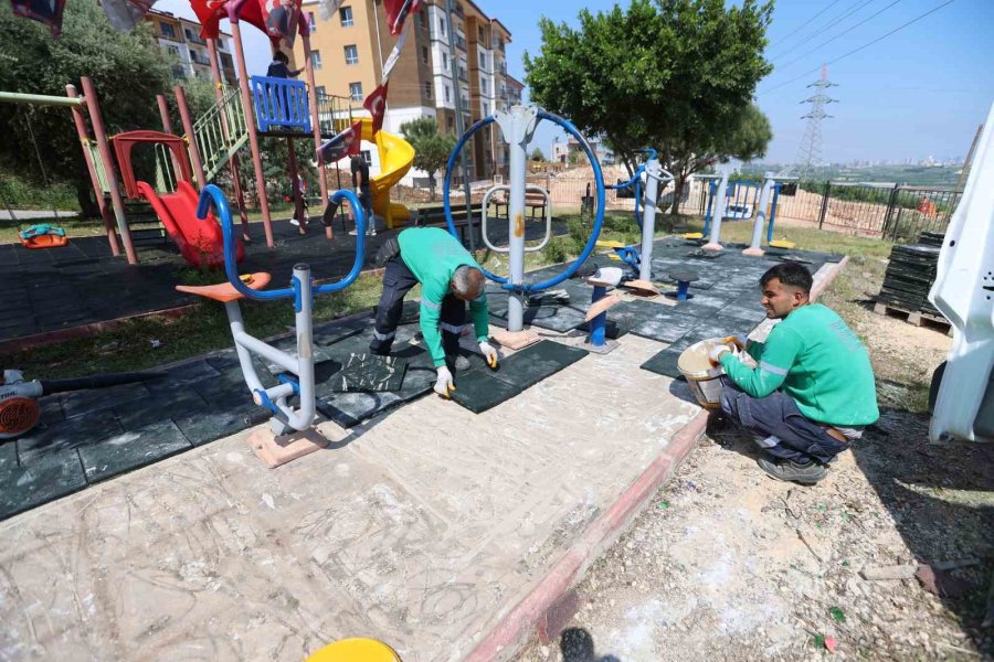 Mezitli’de Parklar Yenileniyor