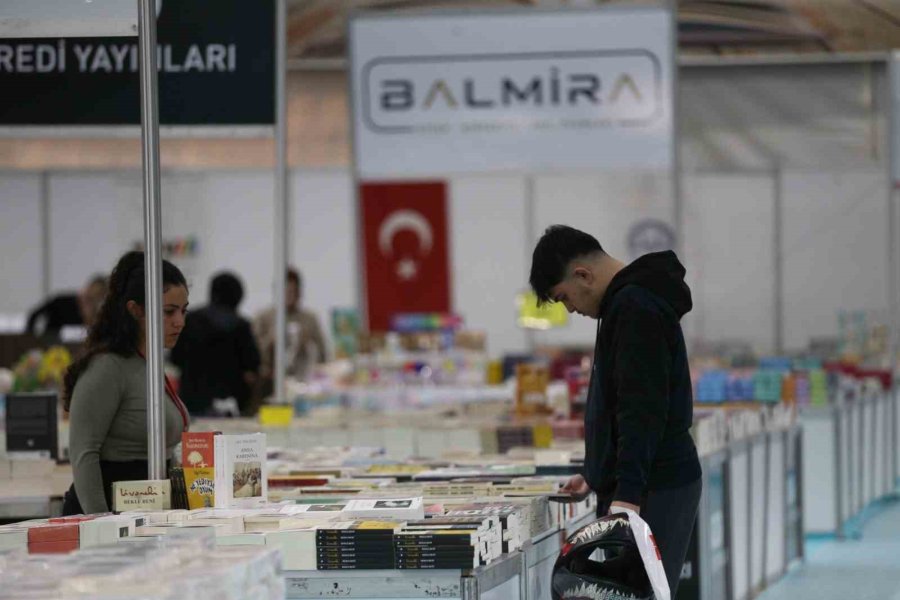 Niğde 9. Kitap Fuarı Kapılarını Açtı