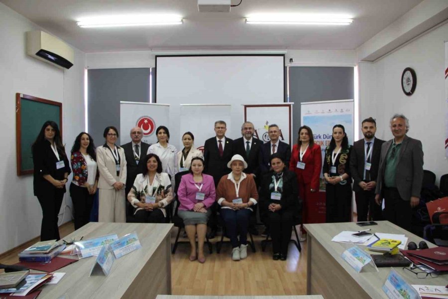 Niğde’de Görev Yapan Öğretmen Ülkü Demiray, Türk Dünyası Çocuk Edebiyatı Çalıştayı’nda Türkiye’yi Temsil Etti