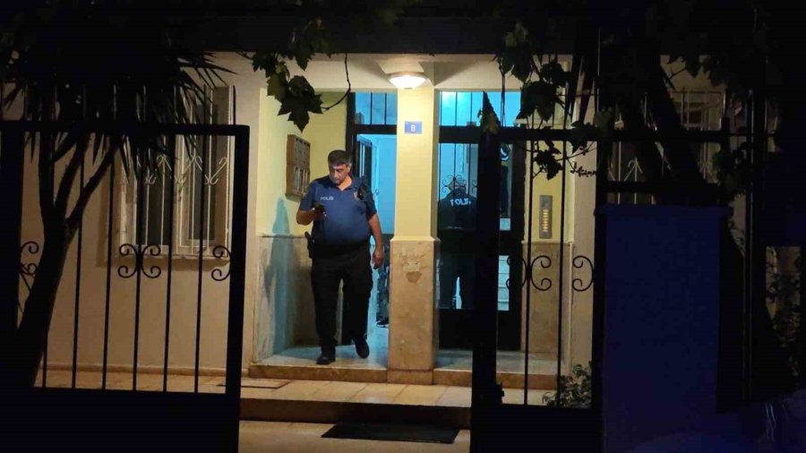 Evde Ölü Bulunan 16 Yaşındaki Çocuğun Cenazesi Teslim Alındı
