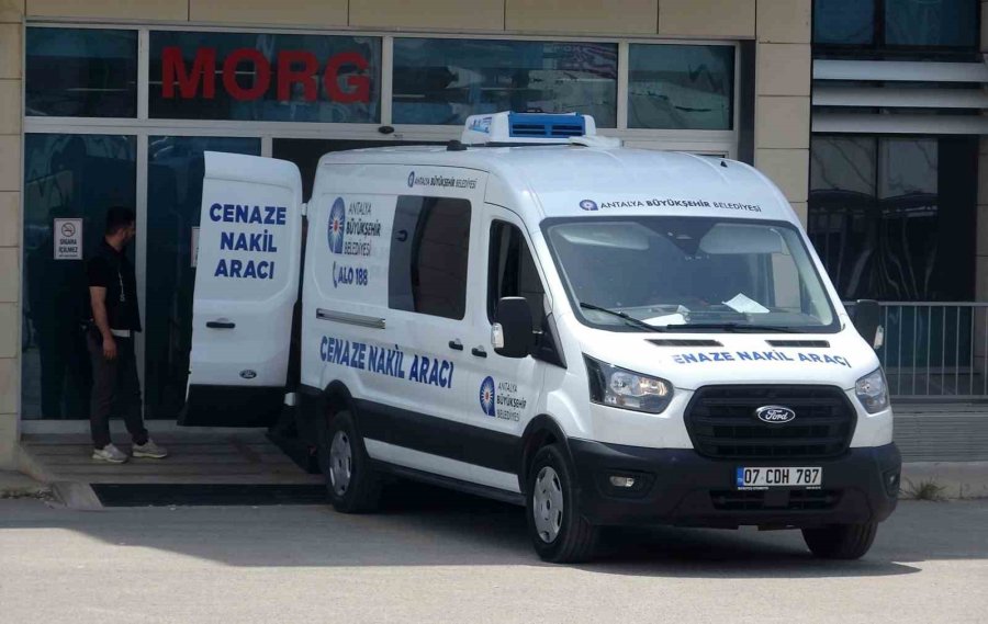 Evde Ölü Bulunan 16 Yaşındaki Çocuğun Cenazesi Teslim Alındı
