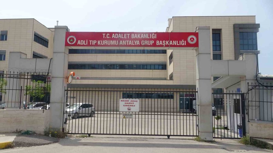 Evde Ölü Bulunan 16 Yaşındaki Çocuğun Cenazesi Teslim Alındı