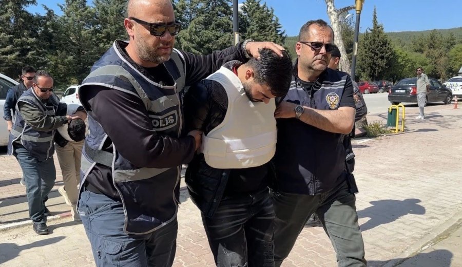 Kübra’yı Hayattan Koparanlar, Sosyal Medya Hesabına Girip Yaşıyor Süsü Vermiş