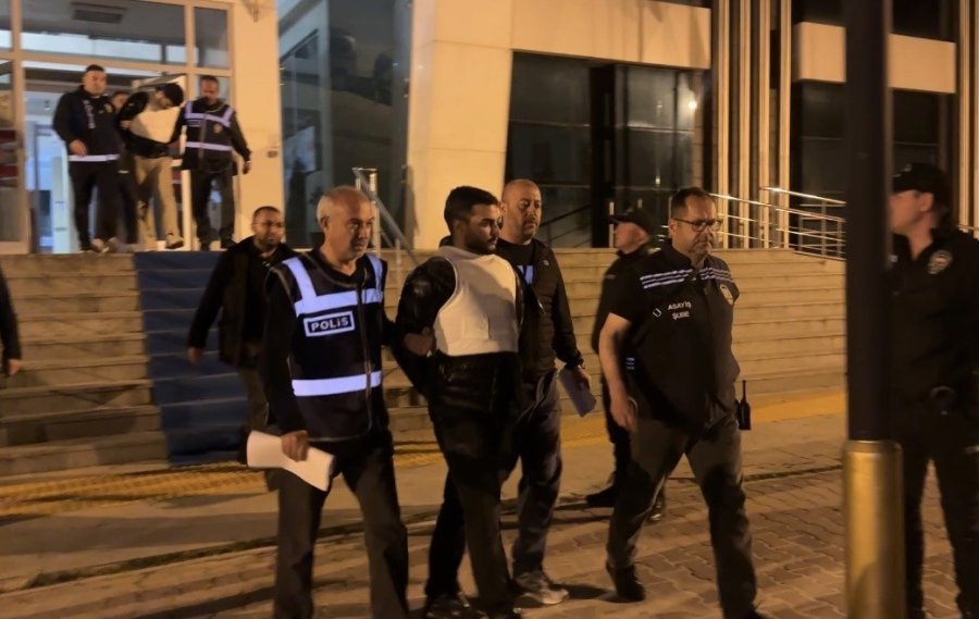 Kübra’yı Hayattan Koparanlar, Sosyal Medya Hesabına Girip Yaşıyor Süsü Vermiş