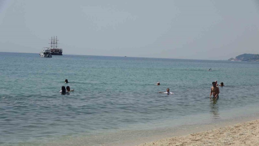 Alanya Sahillerinde Hafta Sonu Yoğunluğu