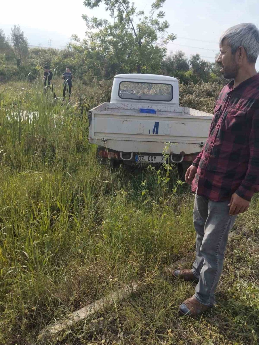 Antalya’da İki Kamyonet Çarpıştı: 2 Yaralı