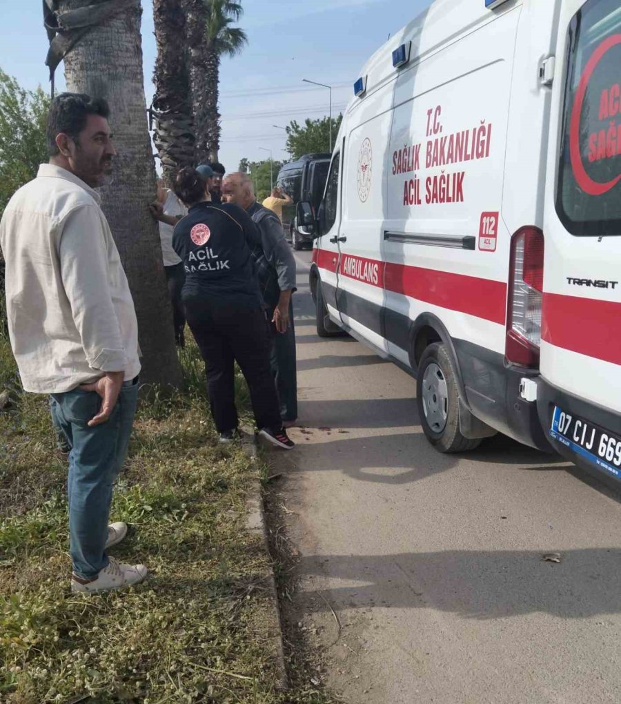 Antalya’da İki Kamyonet Çarpıştı: 2 Yaralı
