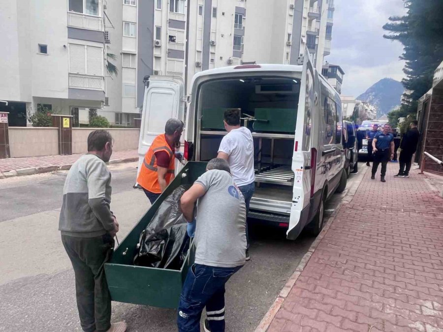Antalya’da Kazakistan Uyruklu Kadın Evinde Ölü Bulundu