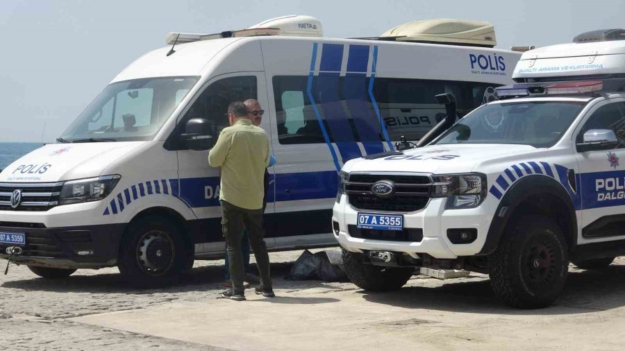 Antalya’da 40 Metrelik Falezlerden Düşen Abd Uyruklu Turist Hayatını Kaybetti
