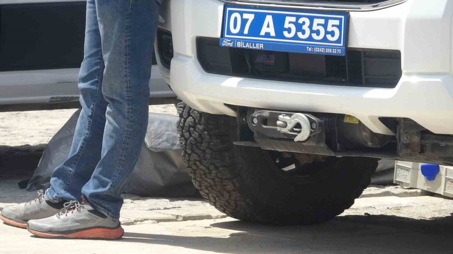Antalya’da 40 Metrelik Falezlerden Düşen Abd Uyruklu Turist Hayatını Kaybetti