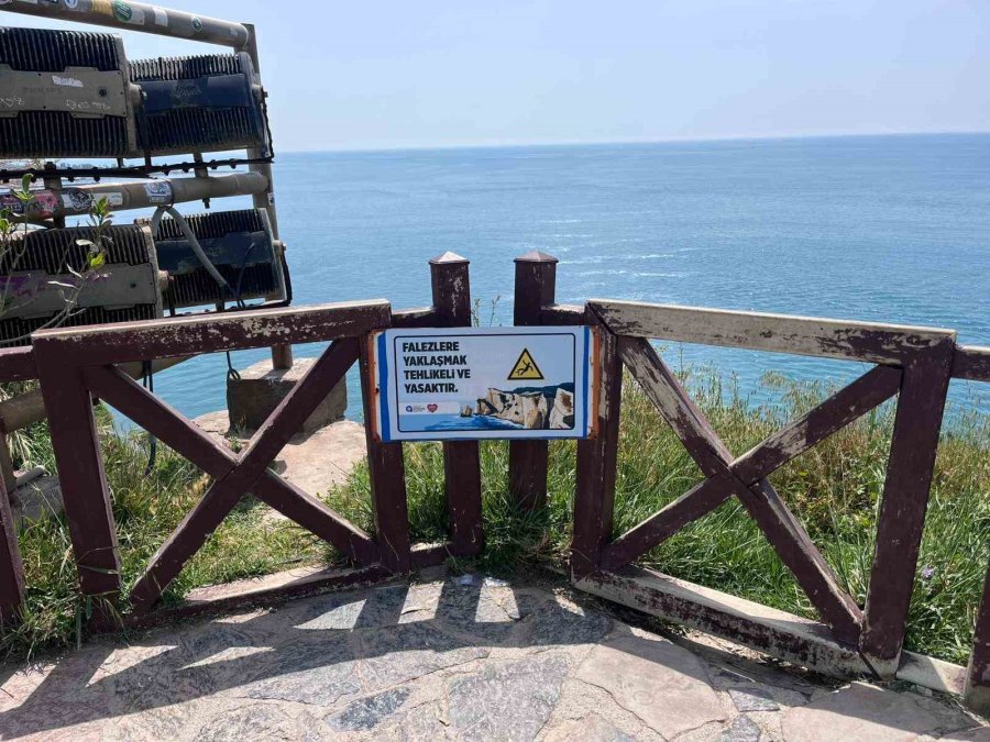 Antalya’da 40 Metrelik Falezlerden Düşen Abd Uyruklu Turist Hayatını Kaybetti