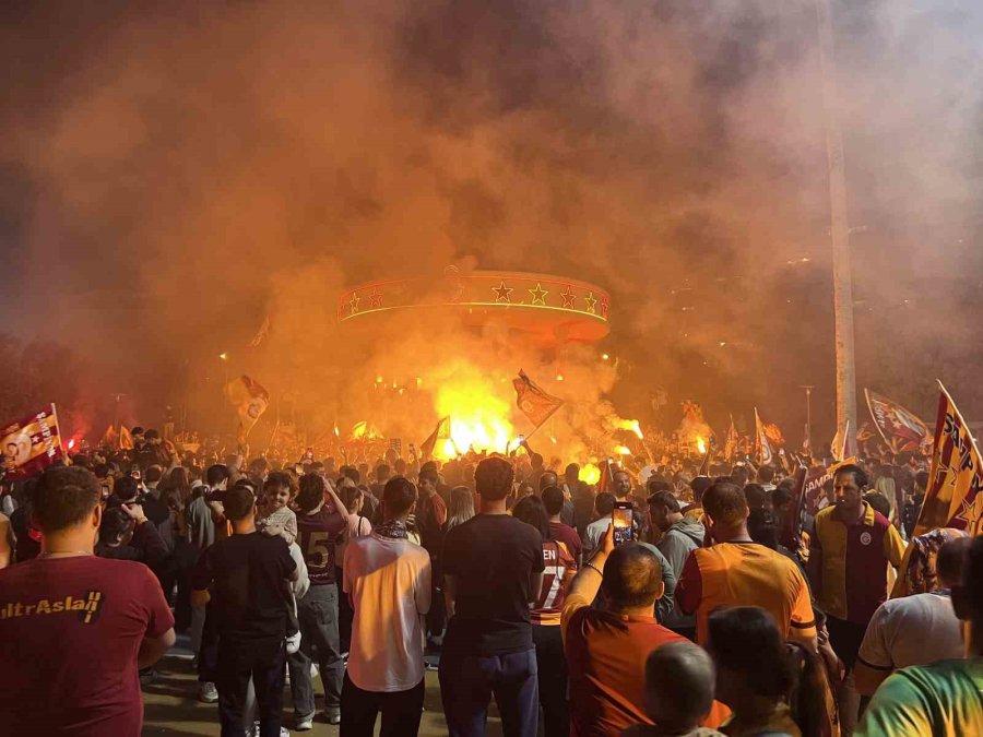 Mersin’de Galatasaray’ın Şampiyonluğu Büyük Coşkuyla Kutlandı