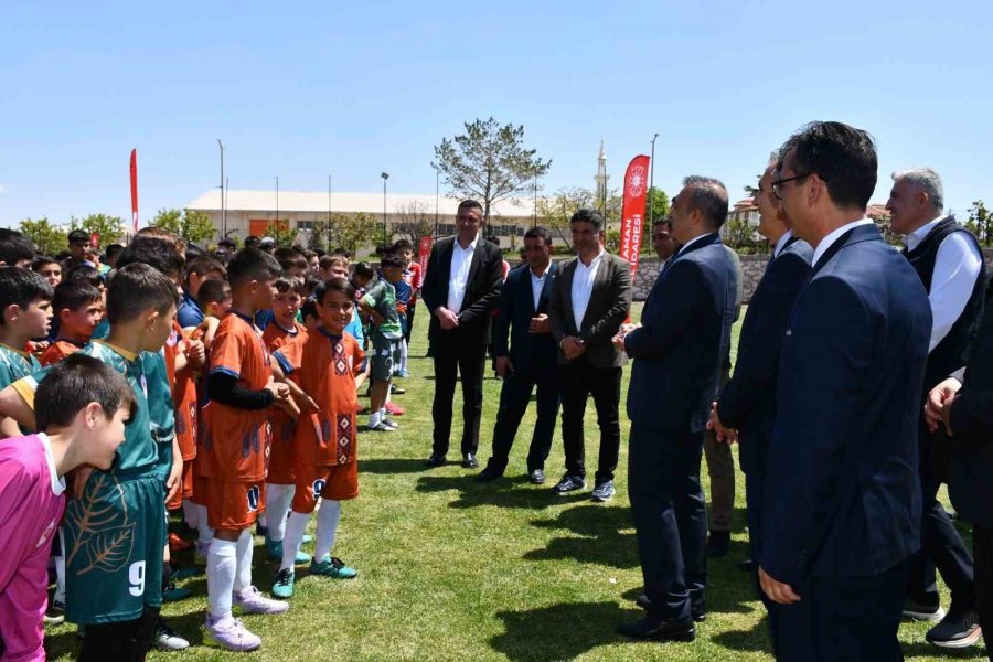 Karaman’da Kırsaldaki Çocuklar Yeşil Sahada Buluştu
