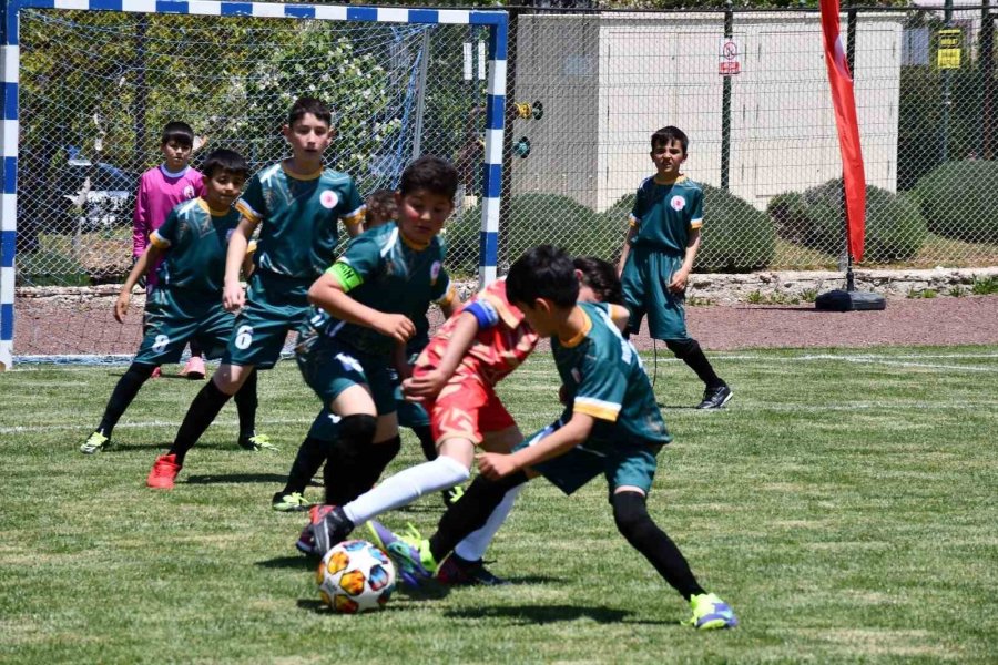 Karaman’da Kırsaldaki Çocuklar Yeşil Sahada Buluştu