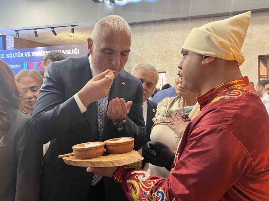 Bakan Ersoy: "turistler Artık Gastronomi İçin Rota Belirliyor"