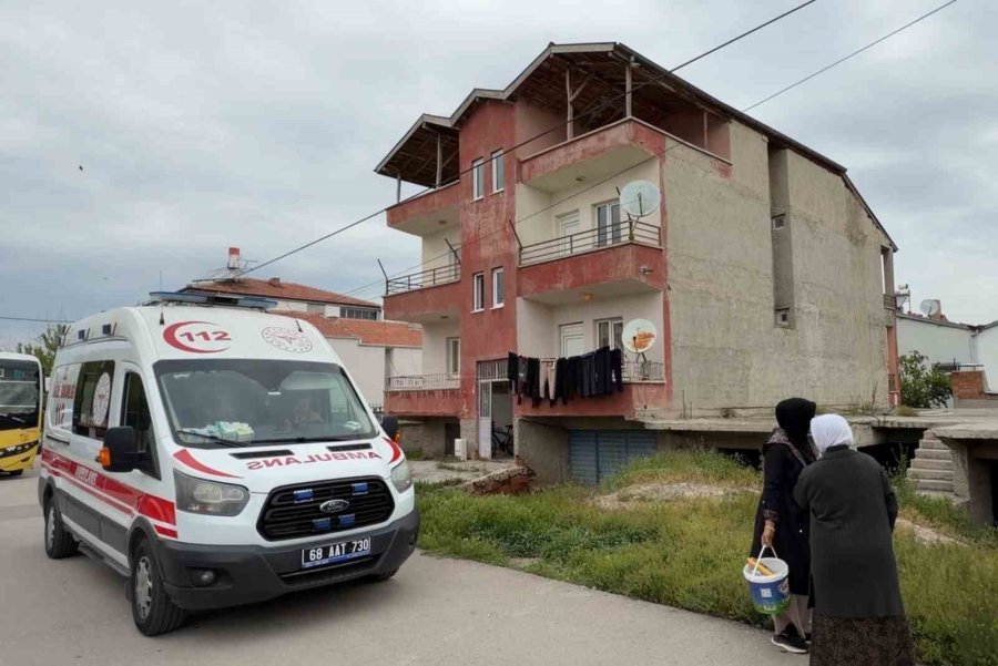 İki Yaşındaki Çocuk Oynadığı 2. Kattaki Balkondan Düştü