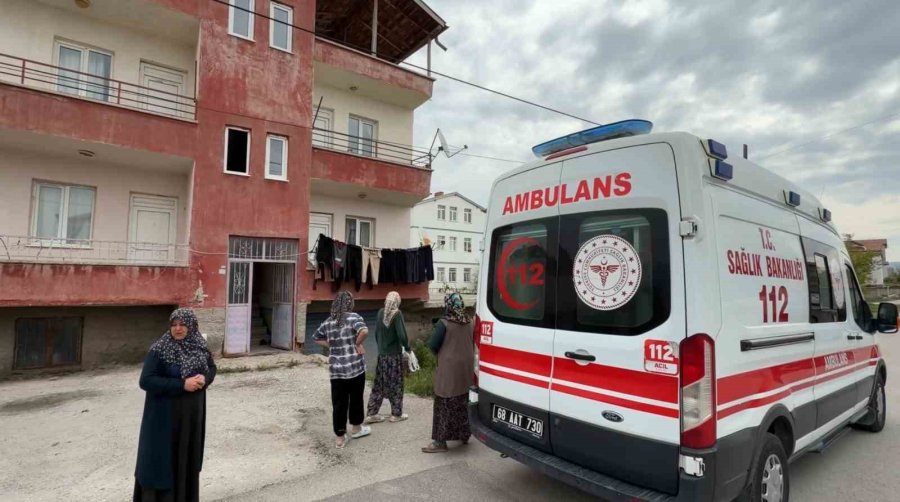 İki Yaşındaki Çocuk Oynadığı 2. Kattaki Balkondan Düştü