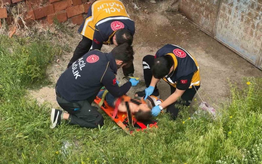 İki Yaşındaki Çocuk Oynadığı 2. Kattaki Balkondan Düştü