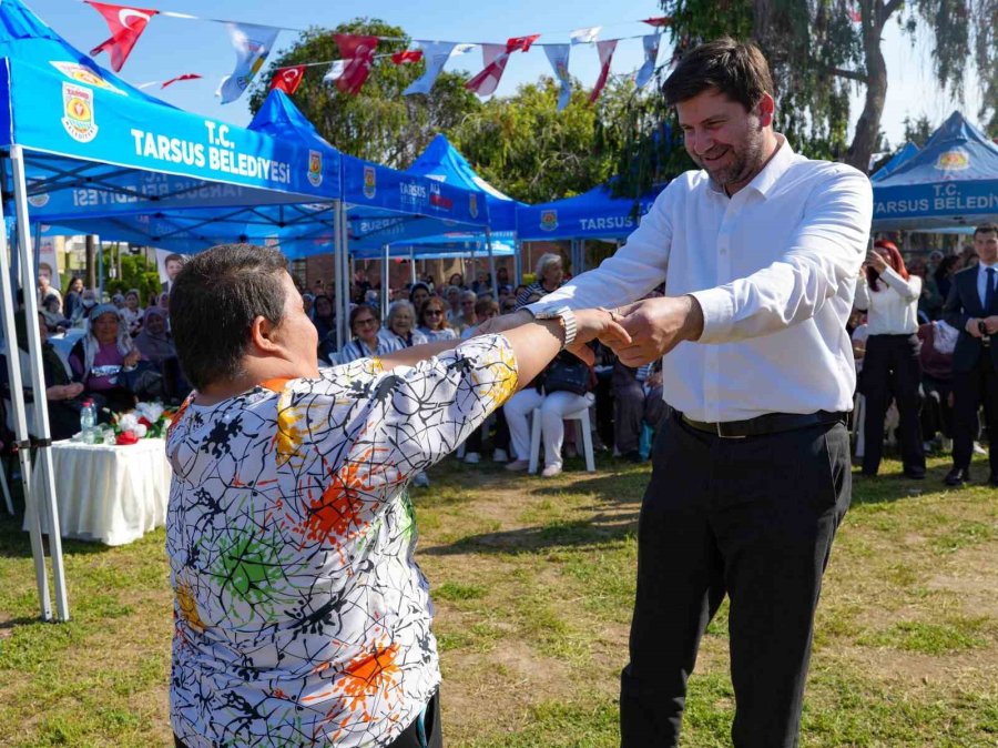 Tarsus’ta Anneler Günü Coşkusu: Anneler Ve Çocuklar Aynı Sahnedeydi
