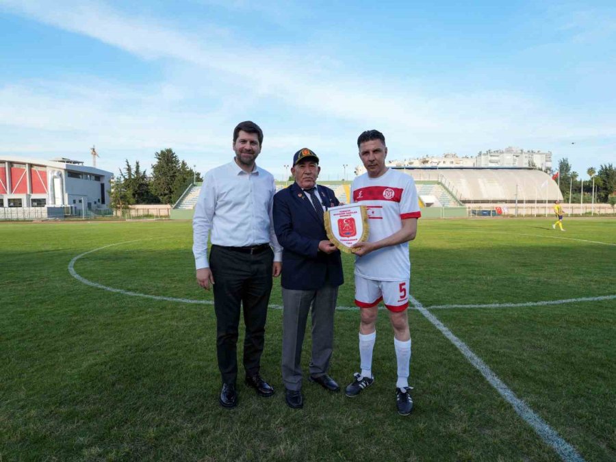 Tarsus İle Gönyeli Arasında Dostluk Maçı