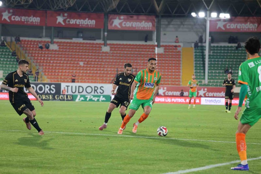 Trendyol Süper Lig: Corendon Alanyaspor: 2 - Kayserispor: 1 (ilk Yarı)