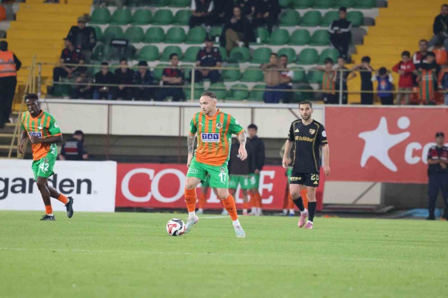 Trendyol Süper Lig: Corendon Alanyaspor: 2 - Kayserispor: 1 (ilk Yarı)