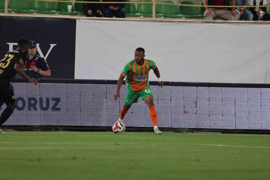 Trendyol Süper Lig: Corendon Alanyaspor: 2 - Kayserispor: 1 (ilk Yarı)